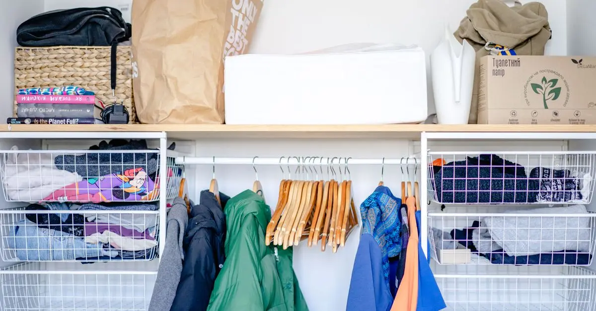 Comment créer un dressing homme fonctionnel et stylé