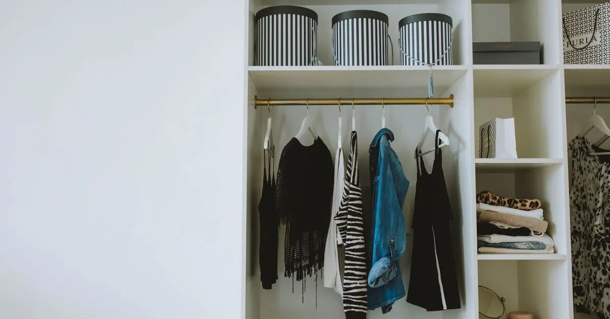Conseils pour un Dressing Homme Minimaliste et Élegant