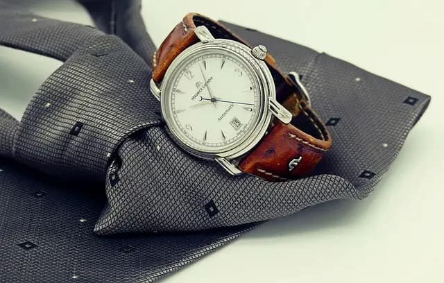 Comment Choisir les Accessoires Indispensables pour un Dressing Masculin