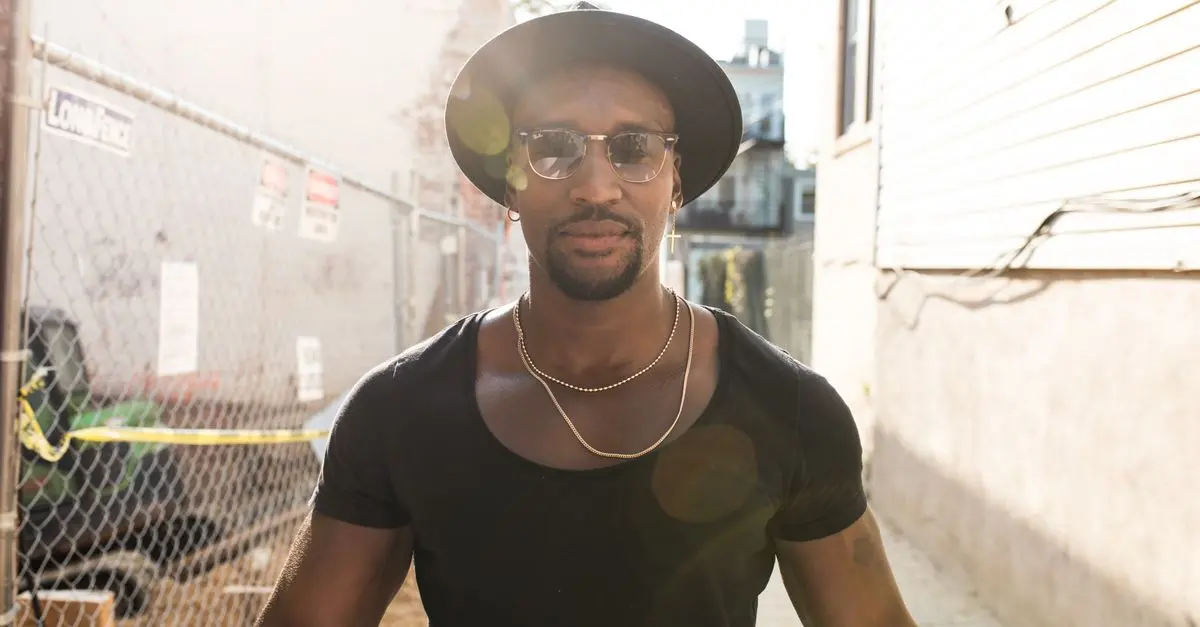 Comment Choisir les Accessoires qui Élèvent Votre Look Masculin