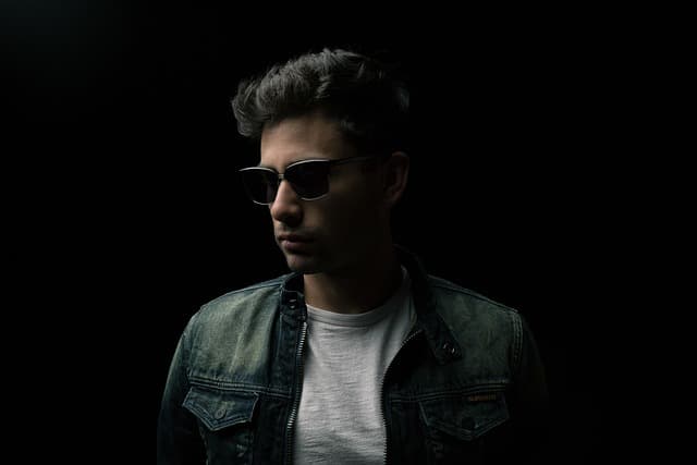 Comment Choisir les Accessoires pour Compléter un Look Masculin