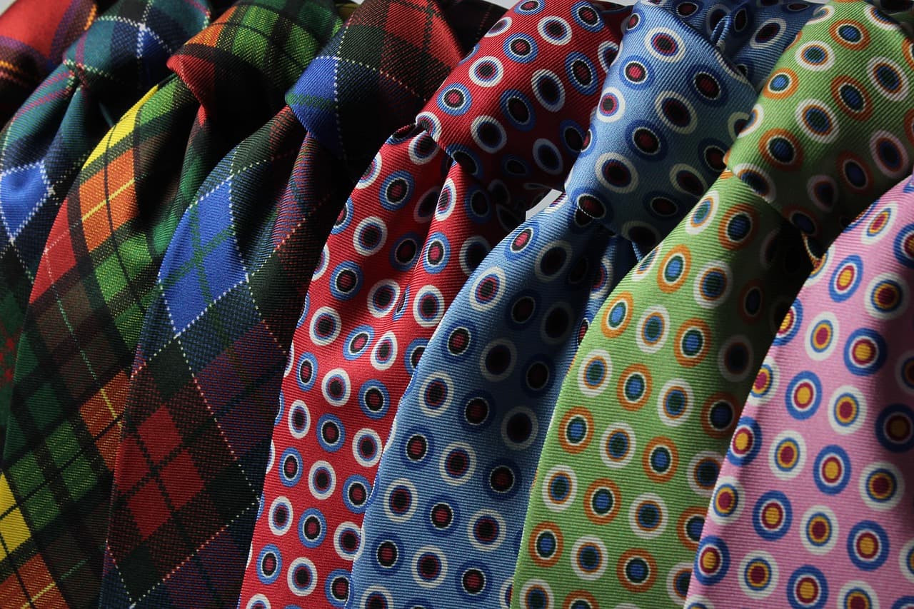 Comment choisir les couleurs qui subliment votre dressing homme