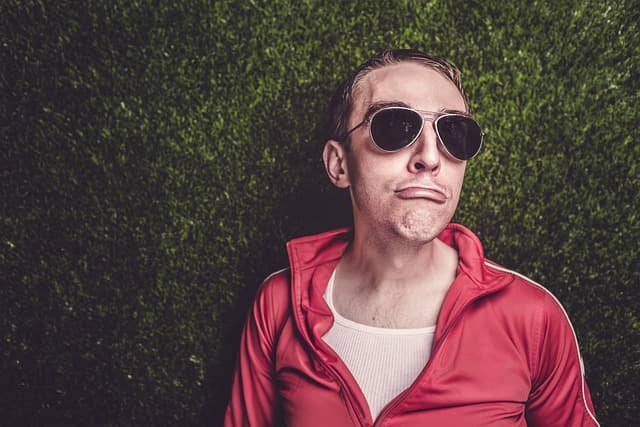 Les 10 Éléments Indispensables d'un Dressing Homme Équilibré